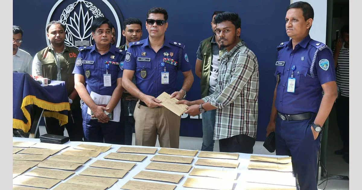 চট্টগ্রামে হারিয়ে যাওয়া ১০৭টি মোবাইল ফোন উদ্ধার