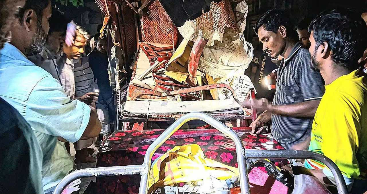 কুড়িগ্রাম-রংপুর মহাসড়কে বাসের ধাক্কায় শিশুর মৃত্যু, গুরুতর আহত ২